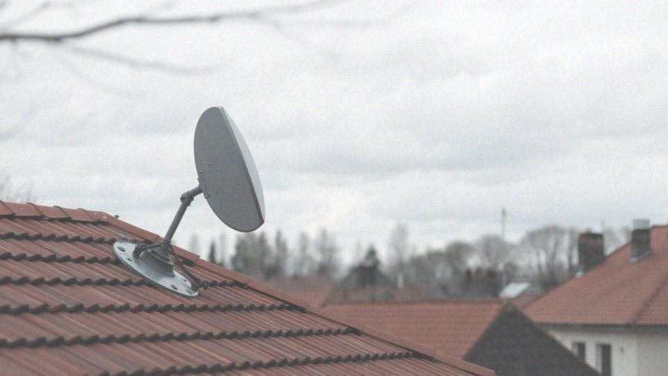 Jakie są przyczyny zakłóceń sygnału satelitarnego?